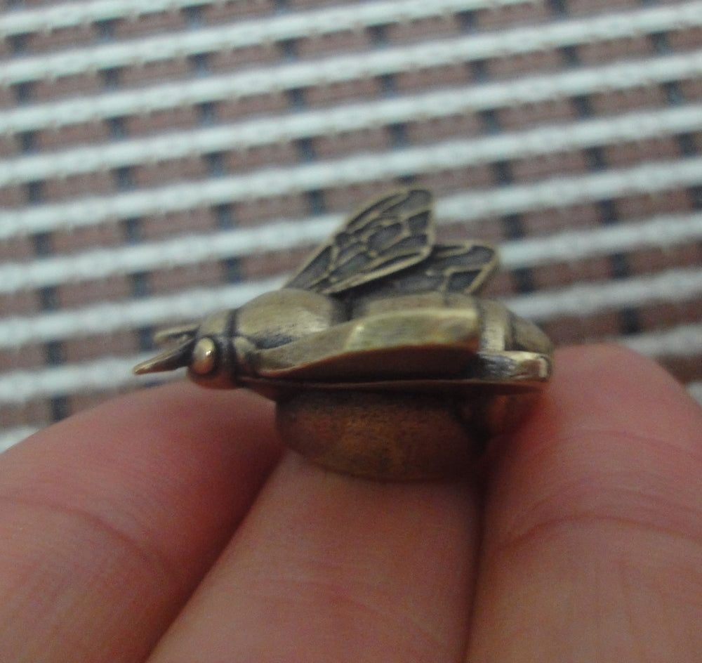 Vintage Style Pure Brass Copper Little Bee Insect Statue for Garden Decor