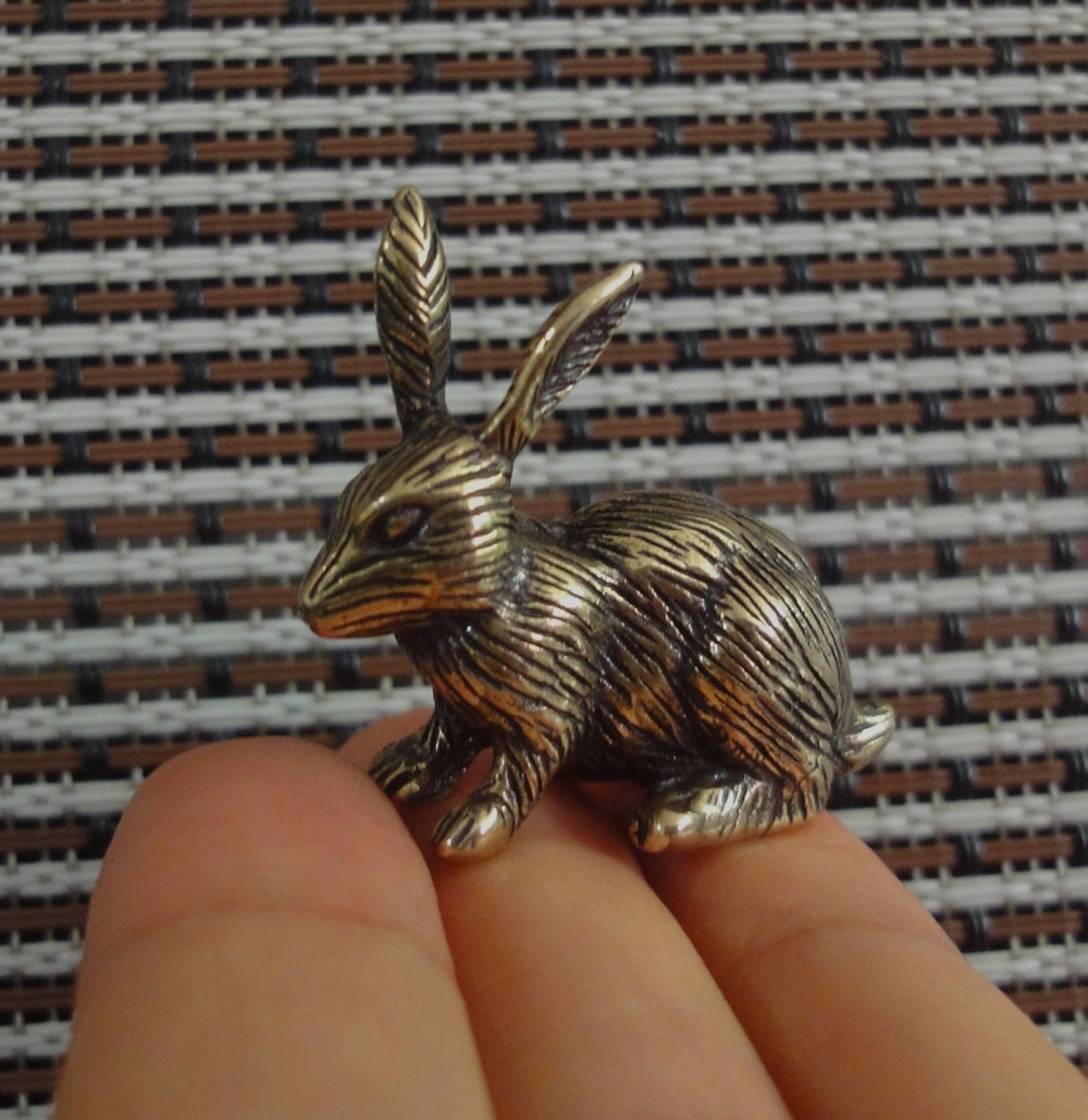 Solid Brass Rabbit Figurine Ornament: Vintage Style Home Decor Statue