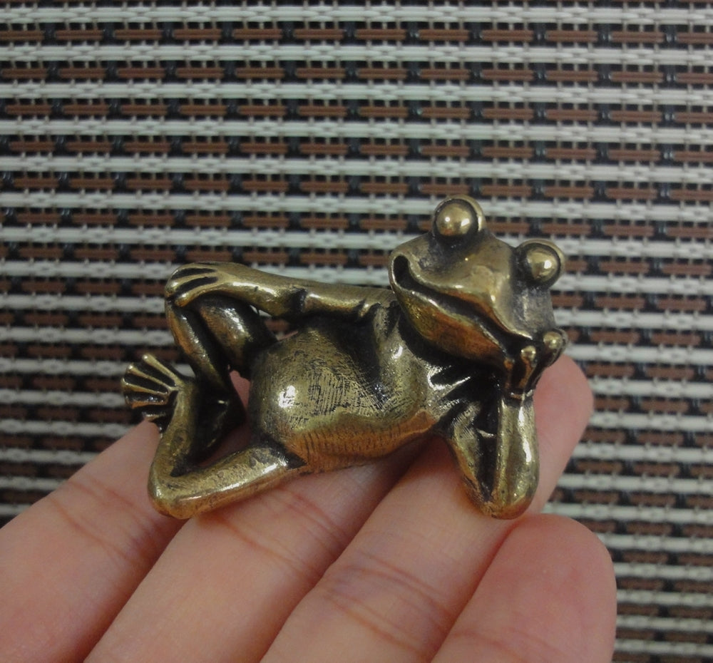 Solid Brass Relaxing Frog Figurine: Vintage Style Home Garden Decor