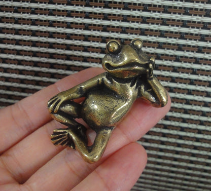 Solid Brass Relaxing Frog Figurine: Vintage Style Home Garden Decor