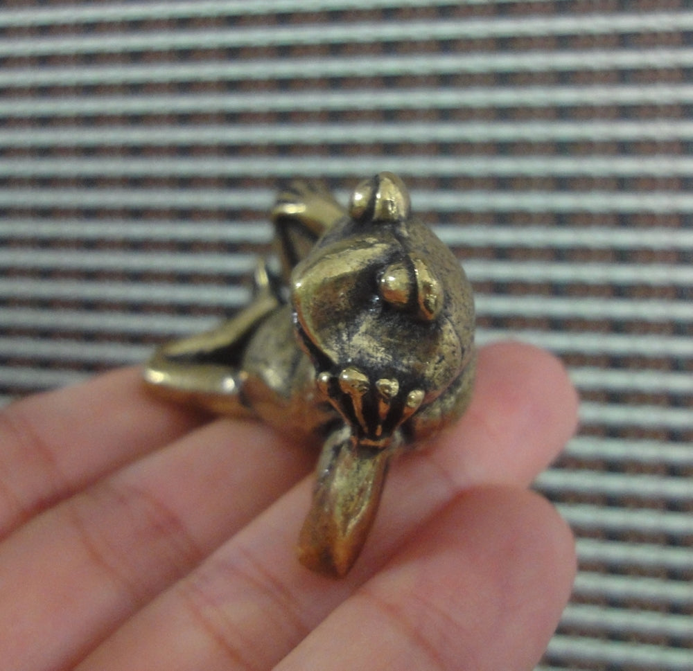Solid Brass Relaxing Frog Figurine: Vintage Style Home Garden Decor