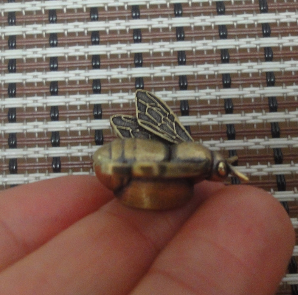 Vintage Style Pure Brass Copper Little Bee Insect Statue for Garden Decor