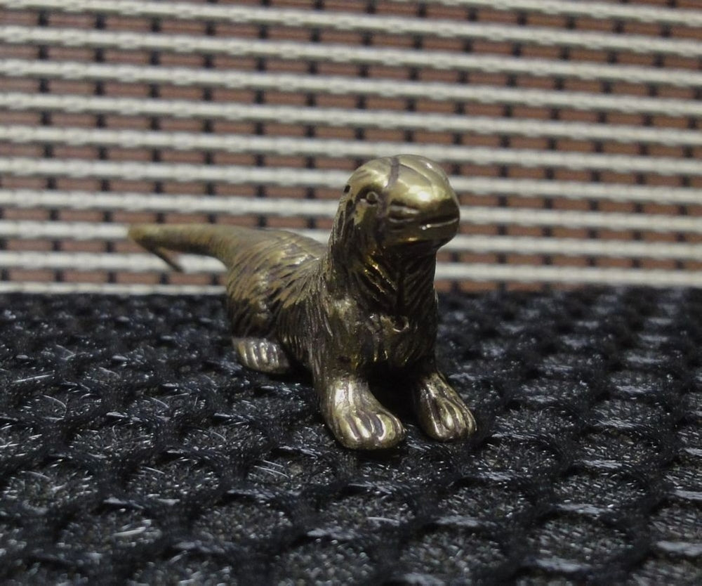 Vintage Style Brass Sea Otter Statue Figurine: Home Garden Decor