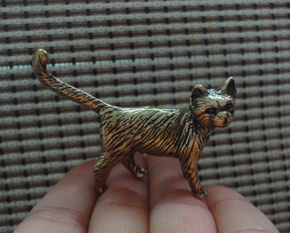 Solid Brass Terrified Little Cat Figurine: Vintage Style Animal Home Decor Statue