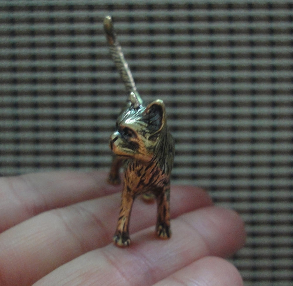 Solid Brass Terrified Little Cat Figurine: Vintage Style Animal Home Decor Statue