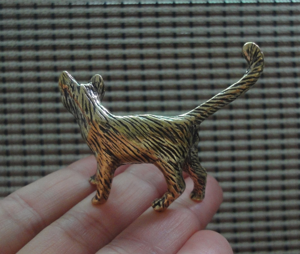 Solid Brass Terrified Little Cat Figurine: Vintage Style Animal Home Decor Statue