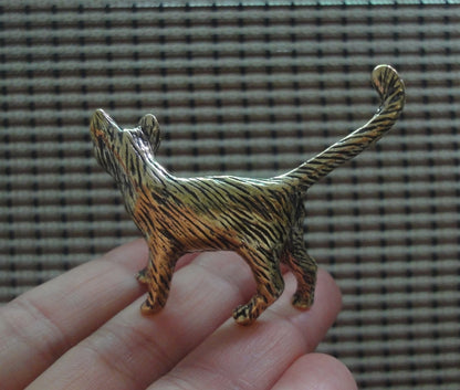 Solid Brass Terrified Little Cat Figurine: Vintage Style Animal Home Decor Statue