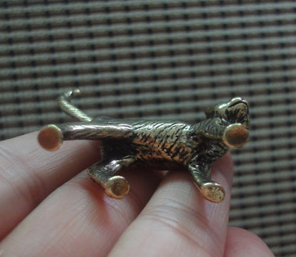 Solid Brass Terrified Little Cat Figurine: Vintage Style Animal Home Decor Statue