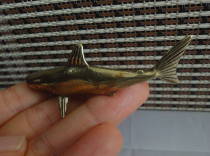 Vintage Style Brass Shark Figurine: Copper Home Decor (6.3x2cm)