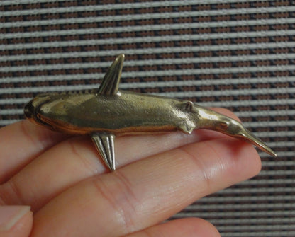 Vintage Style Brass Shark Figurine: Copper Home Decor (6.3x2cm)