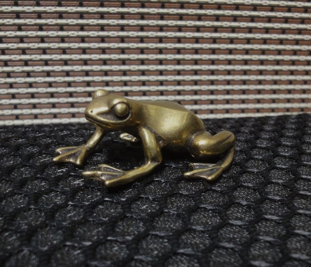 Vintage Style Solid Brass Frog Figurine: Home Garden Decor