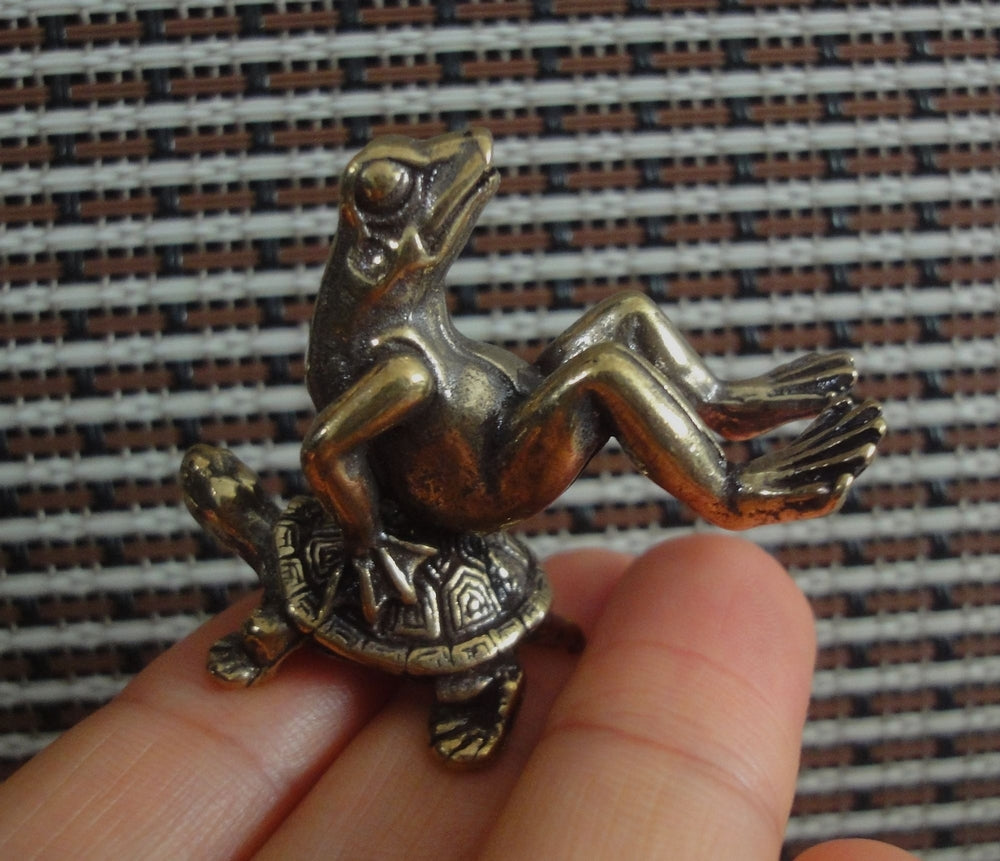 Brass Turtle Carry Frog Statue: Home Decor Vintage Style Birthday Gifts