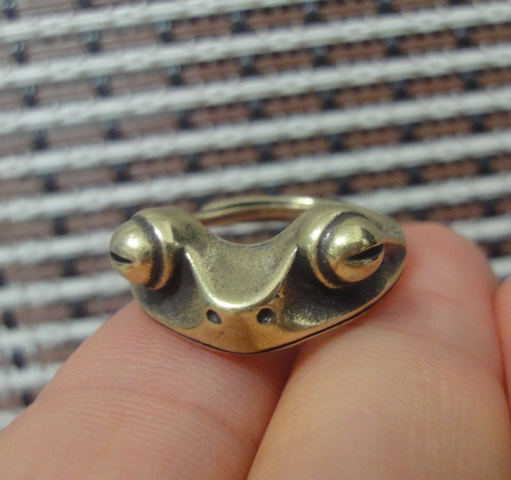 Vintage Style Brass Toad Ring - Adjustable Frog Ring (US size 6-8)