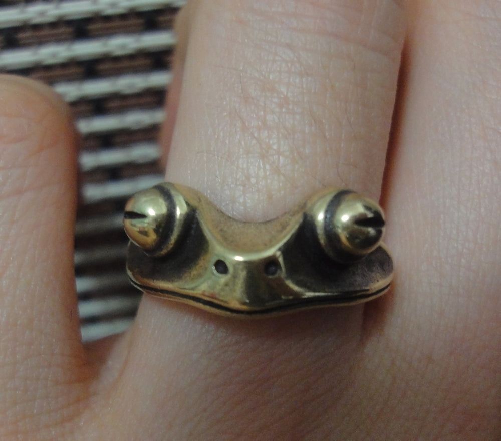 Vintage Style Brass Toad Ring - Adjustable Frog Ring (US size 6-8)
