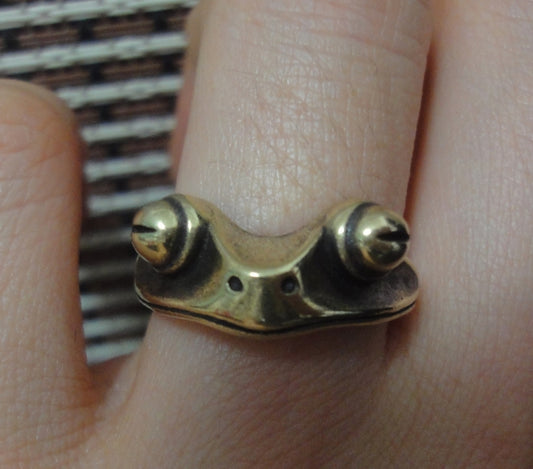 Vintage Style Brass Toad Ring - Adjustable Frog Ring (US size 6-8)
