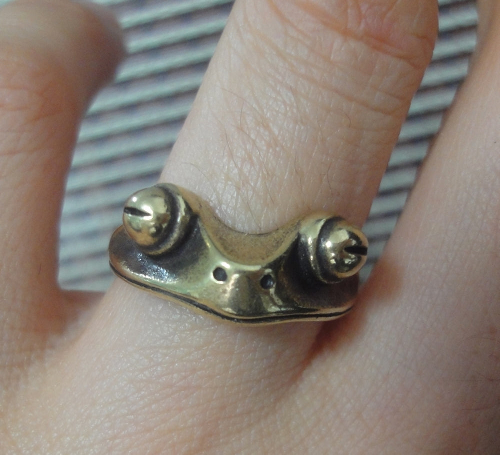 Vintage Style Brass Toad Ring - Adjustable Frog Ring (US size 6-8)